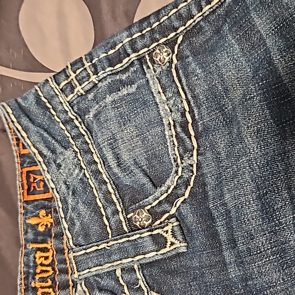 A pair of Size 27 Rock Revival jeans - Picture 3 of 9